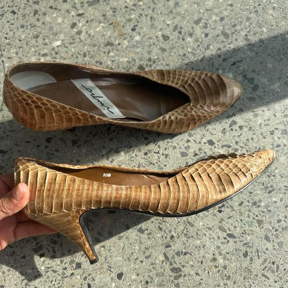 Vintage Impo Snakeskin Pointed Toe Kitten Heel Pumps 10